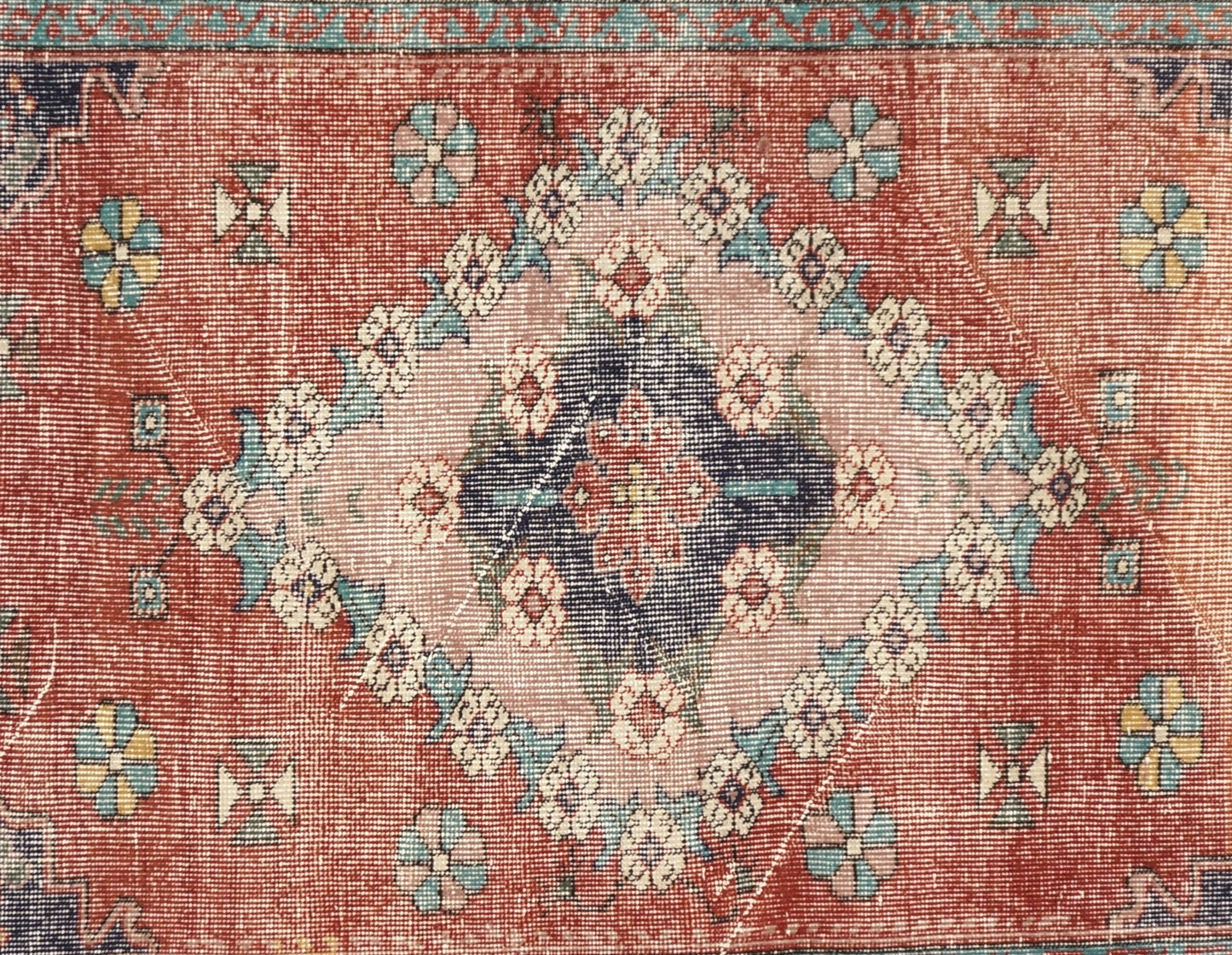 Traditional Wool Carpet Antique Style Turkish Rug 4'1 x 7'1