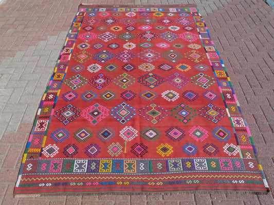 Handwoven Large Turkish Kilim Rug 5'6 x 8'8