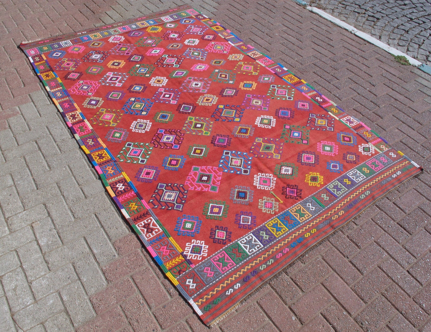 Handwoven Large Turkish Kilim Rug 5'6 x 8'8